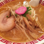 ラーメンさんぱち お茶の水店 - さんぱちカマボコが嬉しい！