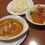 サプナ - ポークカレーランチ

辛さを5にして頂きました！ピリッときておいしく頂きました (*´ڡ`●)
