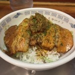 龍上海 - 2015年9月7日よりの新メニュー、龍上海のチャーシュー丼！  ごはんの上にねぎ♡  その上にチャーシュー！  さらにその上に、からみそが隠し味、チャーシューほぐし！