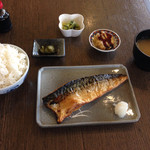 大通食堂 - サバ塩焼き定食８００円　変なセッティング