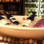 ユイティエム コナミ - 