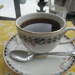 Garden Cafe Momo - ウエッジウッドのカップ・ソーサーで頂くブレンドコーヒー420円