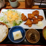 Teke Teke - やみつき鶏唐揚げ（ご飯お替り＆大盛無料）　690円