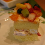 Kafe Resutoran Soreiyu - 途中で出てきた　ショートケーキ　切り分け後