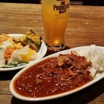 Bar Espanol LA BODEGA - サラダとカレー