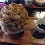 赤七屋 - 2015年8月：黒蜜焦がしきなこミルク(\600)…別添えの黒蜜で調整します