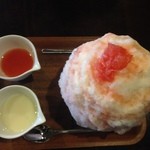 赤七屋 - 2015年8月：ゴロゴロピンクグレープフルーツ(\700)…フレッシュグレープフルーツが載っています