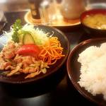 焼かつの店かつ亭 - 焼肉定食と、中瓶ビールのセット1000円