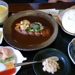 デジャヴ - 「デミグラスソースのハンバーグ」「パン・リエット・スープ・マリネ・副菜」がついて、1,180円