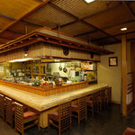 Susukino Naniwatei - カウンターは14席、1品1品お好きな料理を注文しながら召し上がっていただけます。