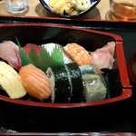 Oubaitouri - すし定食と天ぷら盛り　750円と450円　店長が元すし職人でにぎるお寿司は最高