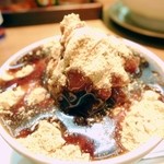 弥惣吉 - 蜜ときな粉、あんこがトッピング。