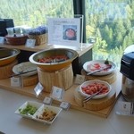 プラチナム - 海鮮系、窓の向こうに森が見えます