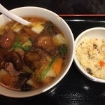 東方一角 - 今日の日替り麺、角煮麺に半チャーハンで880円。お腹いっぱい。^_^