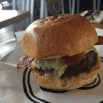 Beef & Liberty - ベーコンチーズバーガー