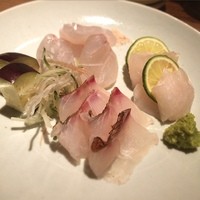 味のなかむら - 過去ログ。
                  お刺身三種盛り。選んだお魚は何故か全部白身w