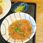 丸角 - 小鉢(春雨炒め、野沢菜漬け)