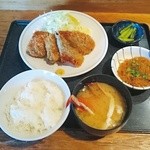 丸角 - 日替り(茄子のはさみ揚げ、ピーマンのはさみ揚げ、小鉢、ごはん、味噌汁)※ごはん、味噌汁はお代わり自由