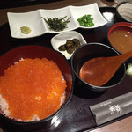 テバサカバ - いくら丼とアサリ汁 ¥880
