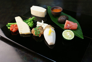 h Susukino Naniwatei - 48年続いてるお惣菜は浪花亭の看板です。