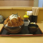 とんかつ大和楽 - 「トリプルソースカツ丼(1190円)」 ※ご飯＆キャベツ大盛り(無料)
