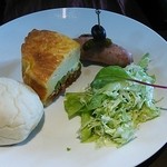 Tea Room Maman - キッシュ（ウィンナー・サラダ・パン付）ドリンクのセットで1,280円