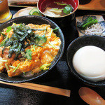 Kappou Toshima - こだわり親子丼膳1200円。豆腐 吸物 漬物 ほうれん草 デザート付