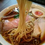 らぁ麺 紫陽花 - 特製醤油らぁ麺リフト