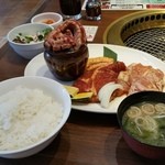 Bokkaen - 3種カルビ定食（1598円）です。