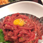 永翔苑 - 炙りユッケ 980円