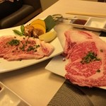 豚ホルモン我那覇焼肉店 - はみ出る！