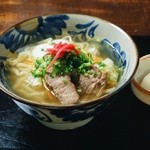 カフェギャラリー南風・蔵の家 - 「沖縄そば」　照喜名そばの、縮れ麺と角煮の甘さが人気