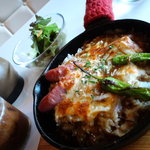 日替わり”チーズカレーのオーブン焼き￥800（サラダ、ドリンク付き）