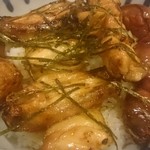 Kushiyakiyuu - 焼鳥丼のアップ