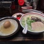 元祖 名島亭 - ラー博は俺の社員食堂。  九州豚骨半拉麺煮玉子別添二番勝負  其の壱  ミニ築炉釜出しとんこつラーメソ＋博多屋台とんこつおでん（玉子）！  