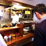 蕎麦 まえだ - 蕎麦 まえだ ＠京橋 店内 厨房・配膳台