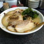 ラーメン 前田家 - チャーシューメン＋メンマ
      ¥900  メンマ君！何処に隠れてるの？