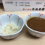 ラーメン たぬき屋 - たぬきソース50円と無料のニンニク