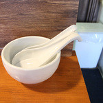 らぁ麺 とうひち - レンゲも卓上に置いてあります！！(*^▽^*)