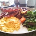 The veranda at The Beachhouse - アメリカンブレックファースト(＄28)