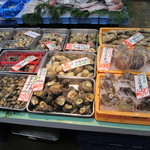 マルトモ水産 鮮魚市場 - 