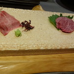 向付　タンとハラミのお造り