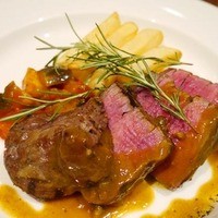 Serafina NEW YORK さいたま新都心店 - フィレ ミニョンのグリーンペッパーソース（切り分けていただきました）