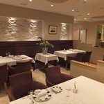 ル・ヴァンテール - 本日の予約客は何と私一人。ということで、堂々と店内を撮影させていただきました。