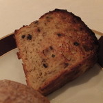 ル・ヴァンテール - そして二つ目はブリオッシュ。何とアンチョビなどの魚介が練りこんであるそうです。