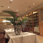 ル・ヴァンテール - 以前、マイレビュさんの好みの若きソムリエールがいらっしゃったようですが、数年前に結婚退職されたとのこと。残念(+_+)