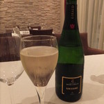 お勧めいただいたシャンパンは、白ブドウのみで造られた逸品。