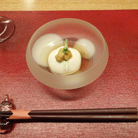 こうもと - 先付：季節の肴は白ごま豆腐