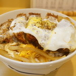カツ丼（950円）