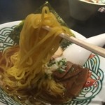 三崎港ラーメン - 魚介だしあっさり中華そば醤油、麺リフト